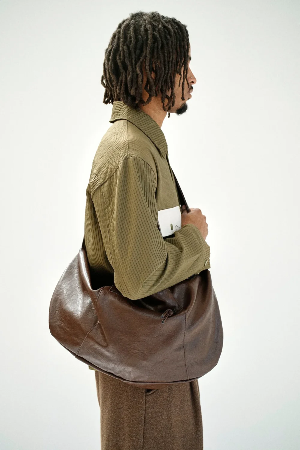 SLOUCH CROSSBODY BAG, BROWN