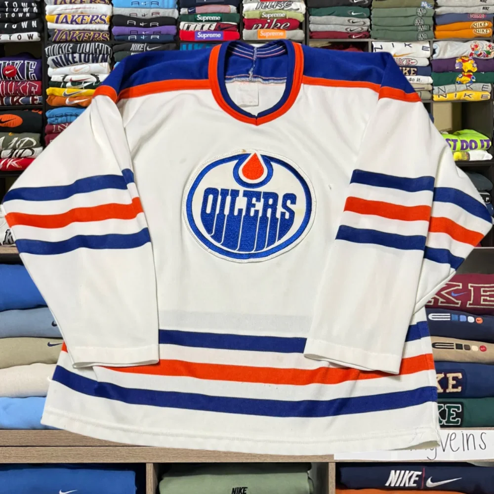 Oilers hockey jersey (medium)