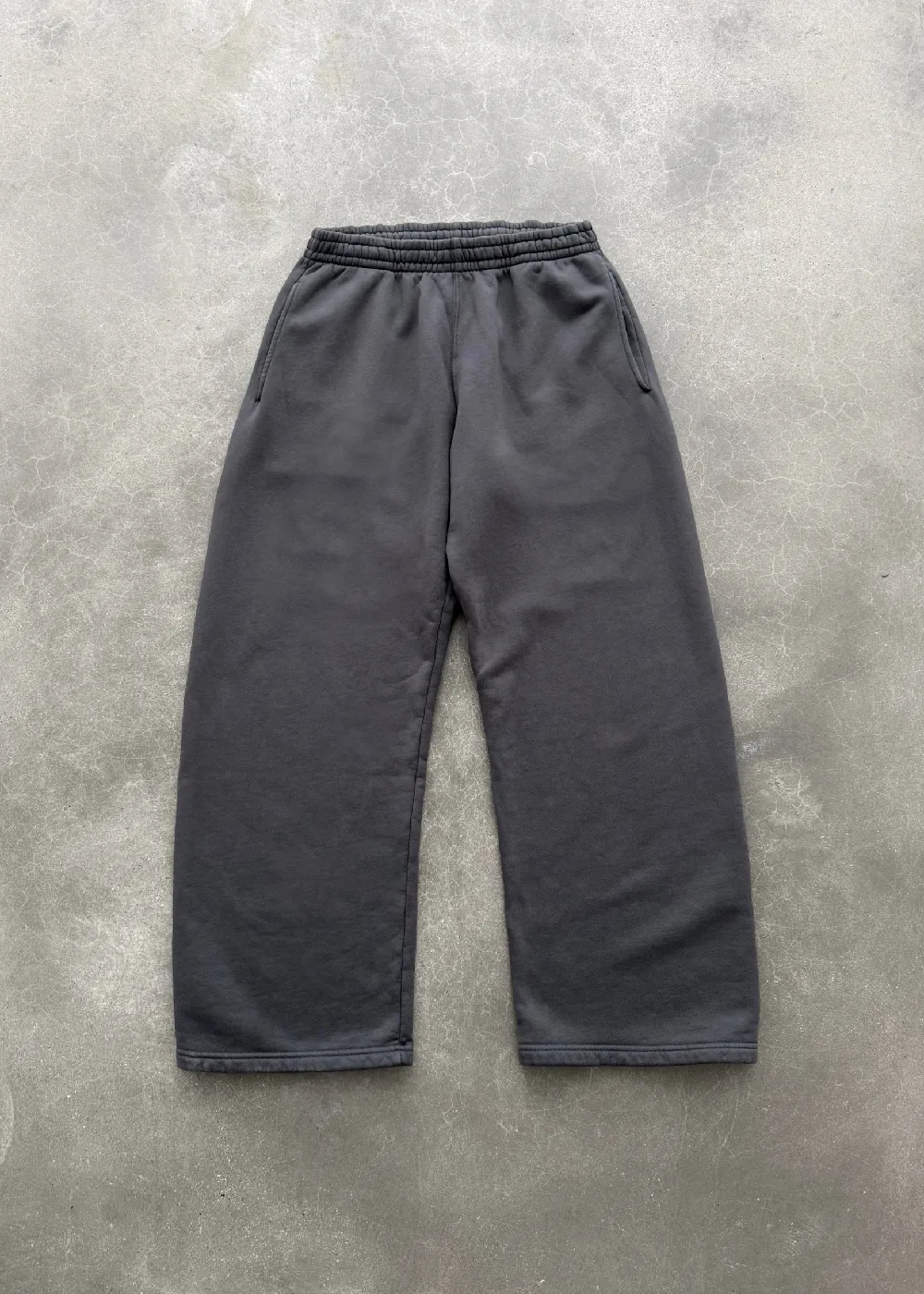 STRAIGHT-LEG SWEATPANTS - CHARCOAL