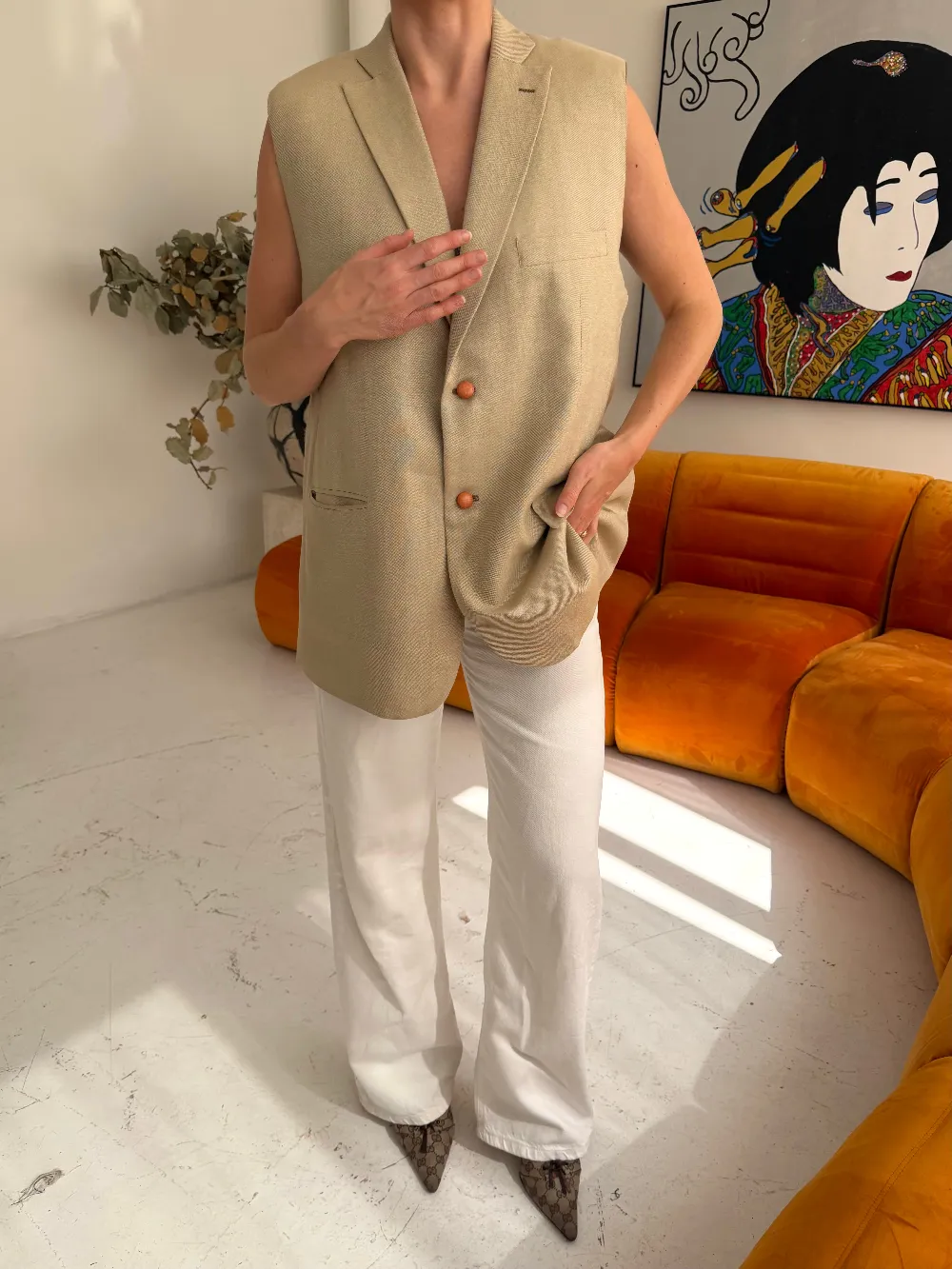 Stunning button back vest in beige