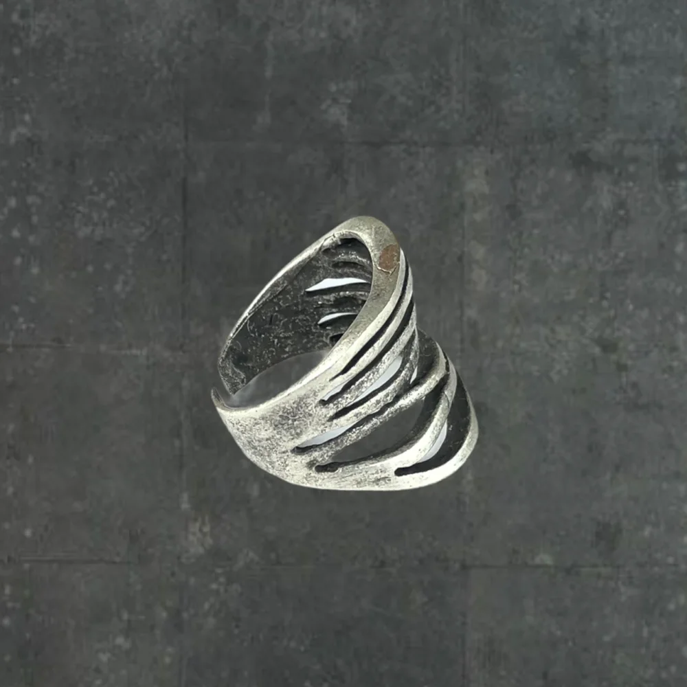 Abstract ring - 2