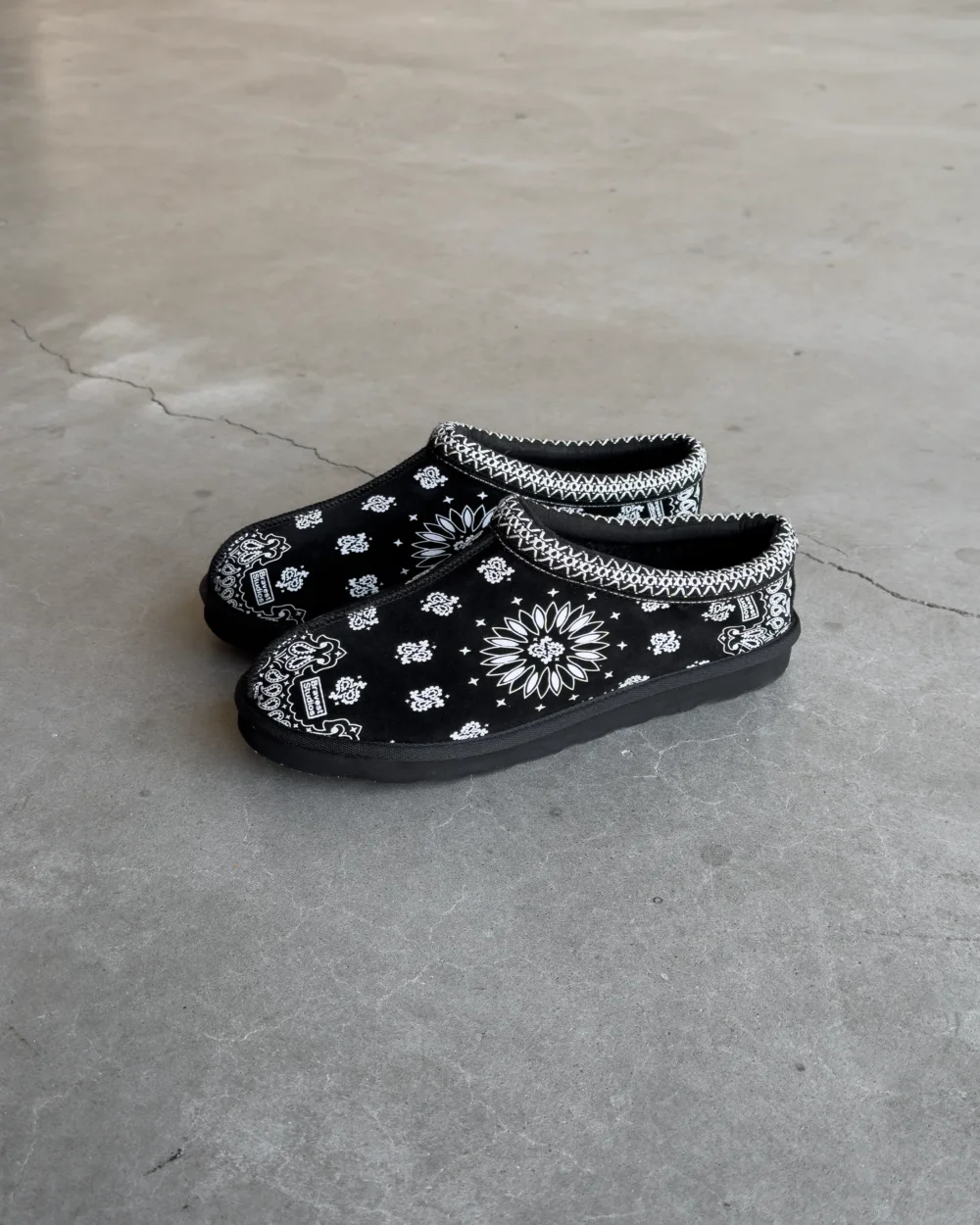 Black V2 Paisley Slippers - 2