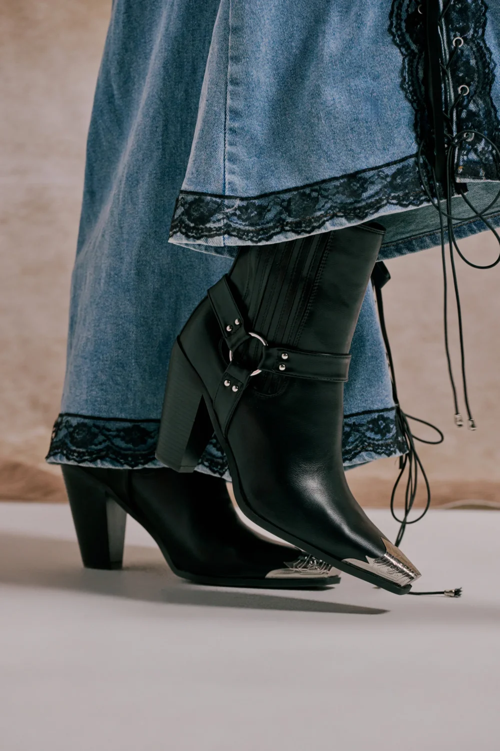 AZALEA WANG GOODMAN BLACK CHUNKY WESTERN HARDWARE PU BOOTIE
