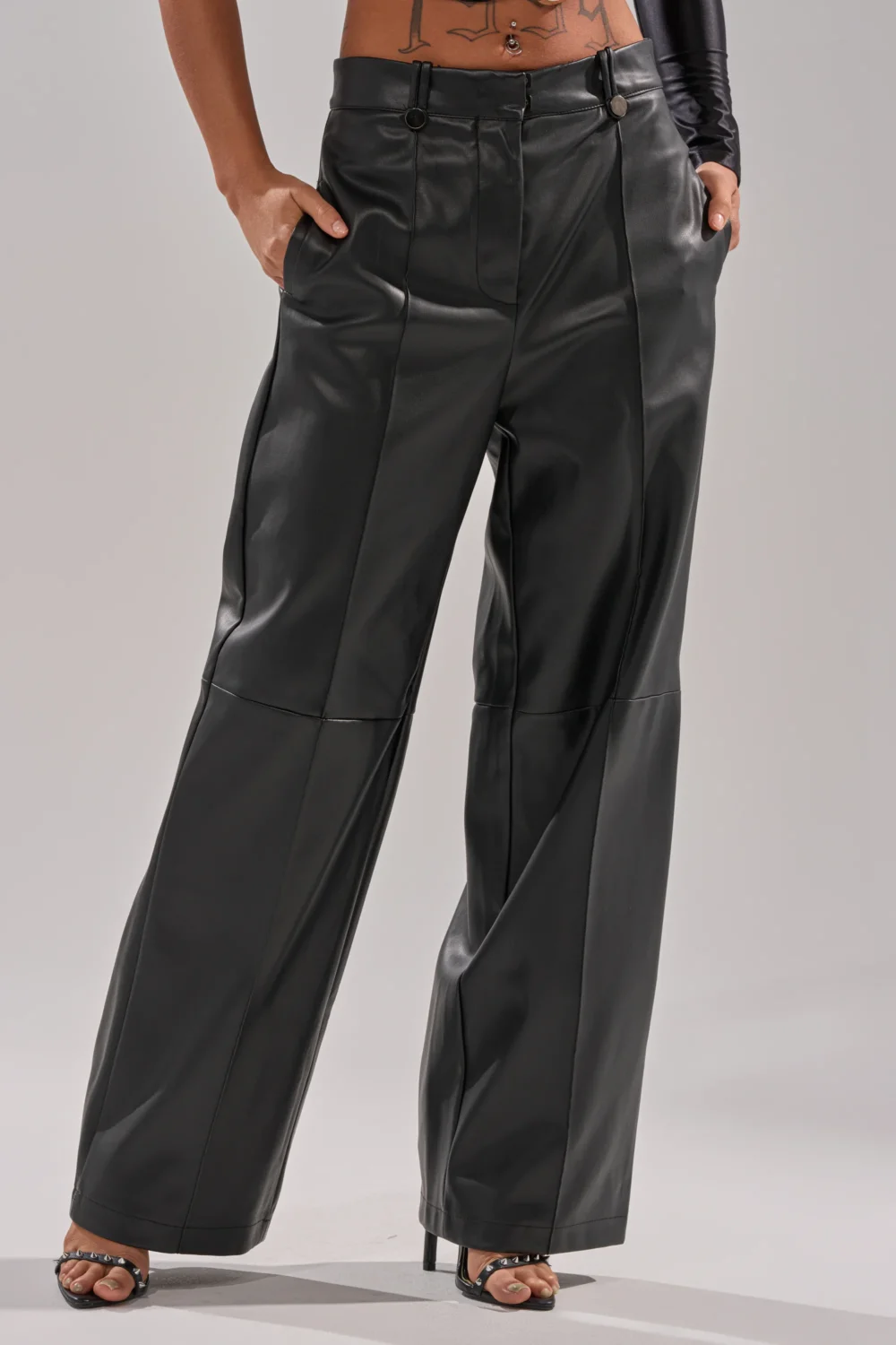 FAUX STRETCHY LEATHER TROUSER