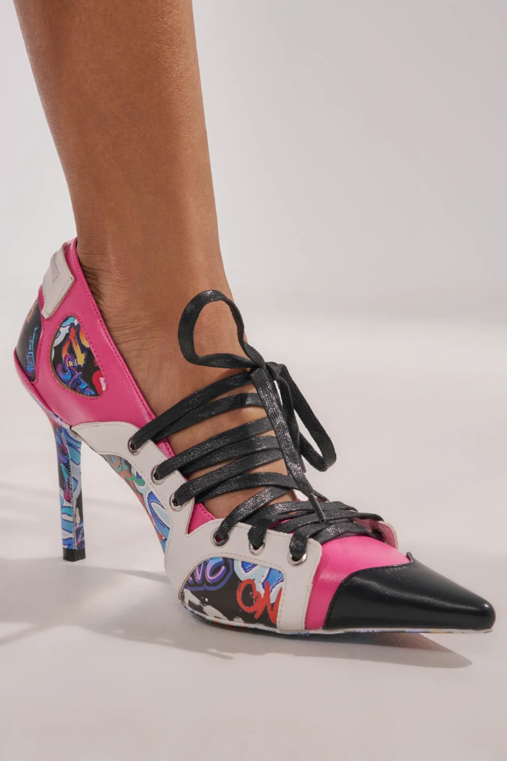 AKIRA GOLD FIRST STRING GRAFFITI PUMP - 4