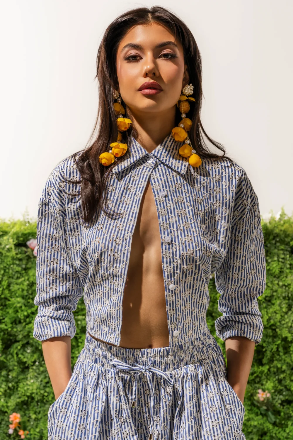 BLOSSOM CROP BUTTON DOWN