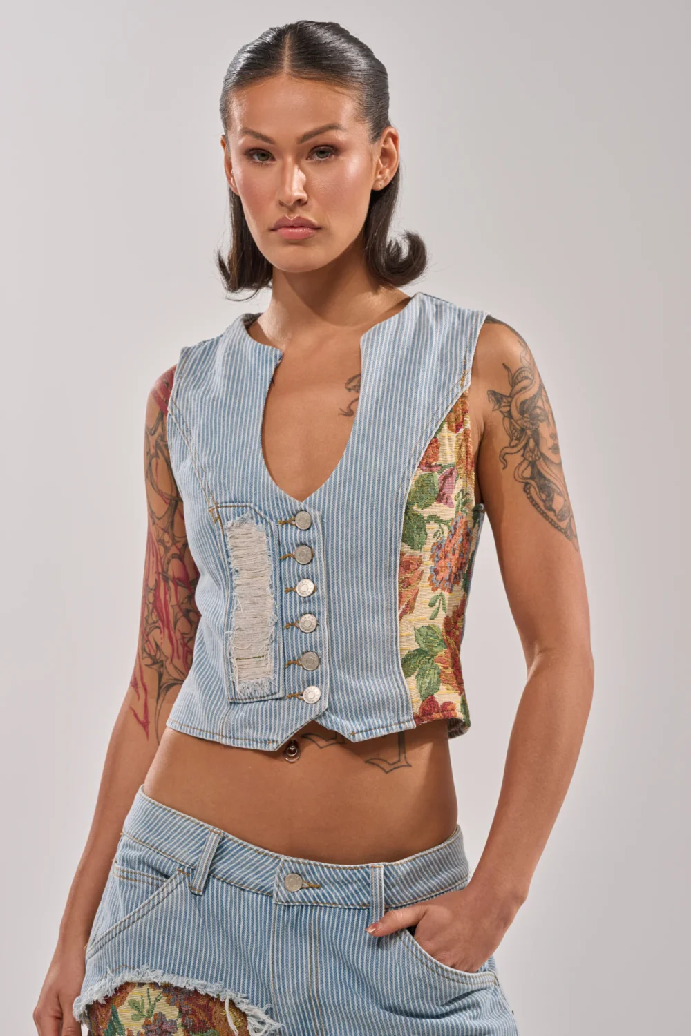 GUESS WHO STRIPE DENIM BUTTON DOWN