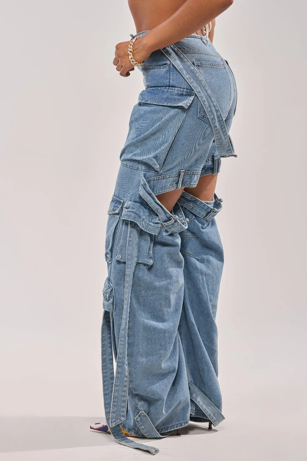 CHECK OUT THE BACK CUTOUT RELAXED DENIM - 3