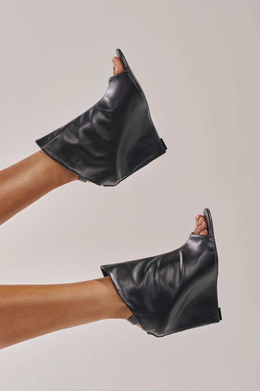 AZALEA WANG NOVIS BLACK PU WEDGE BOOTIE