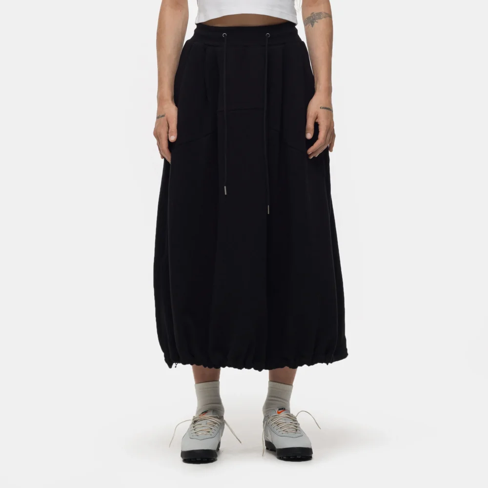 Pintuck Jogger Skirt in Black