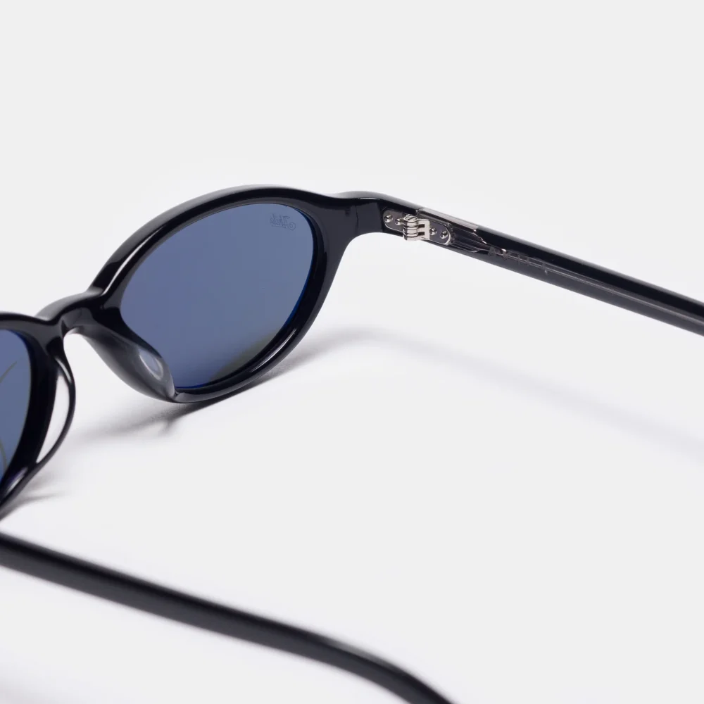 Alien Sunglasses in Black/Black - 4
