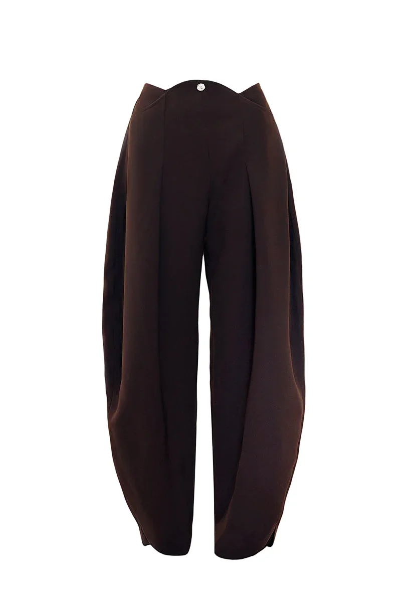 CURVE CREPE PANTS IN BROWN