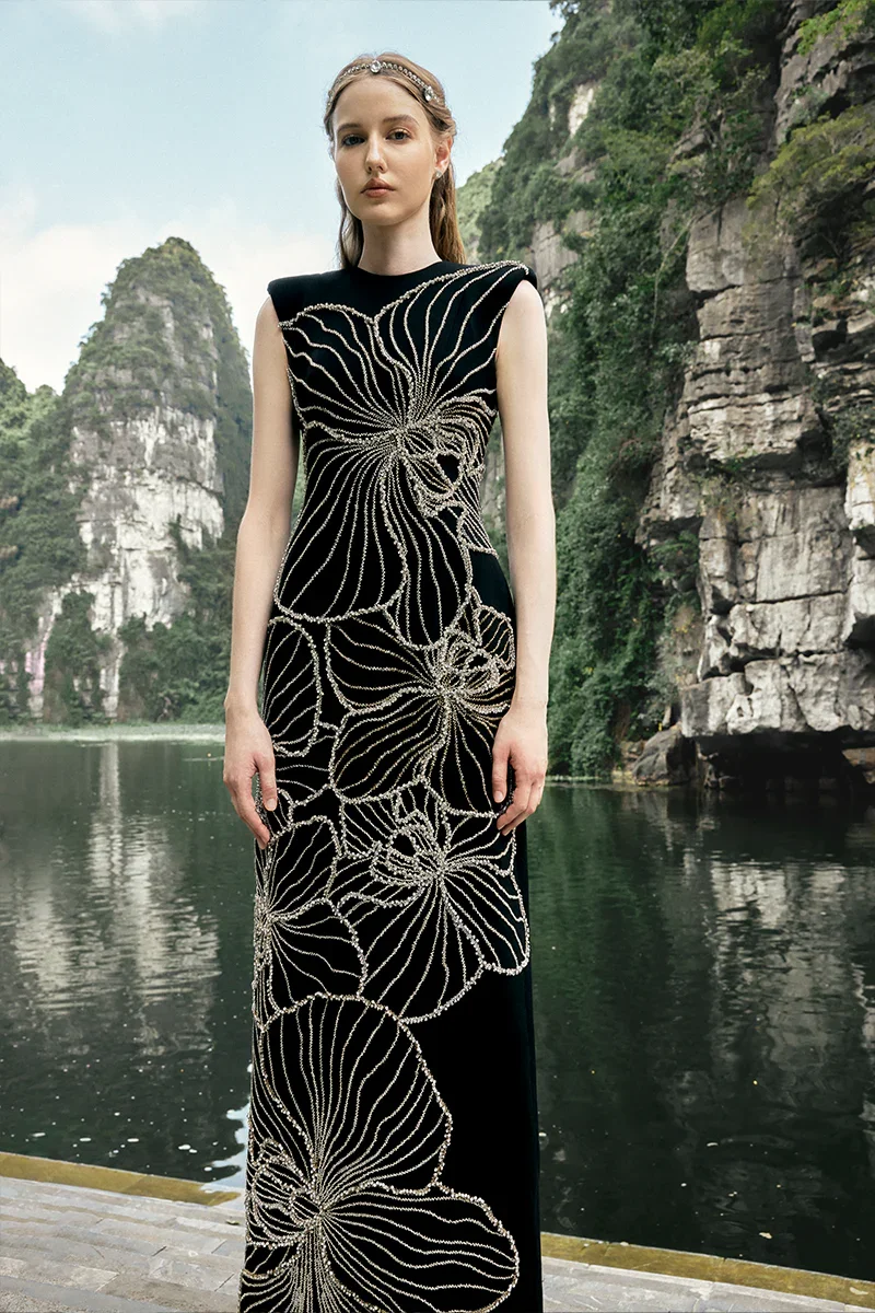 BLACK SLEEVELESS CRYSTAL ORCHID PATTERN GOWN - 2