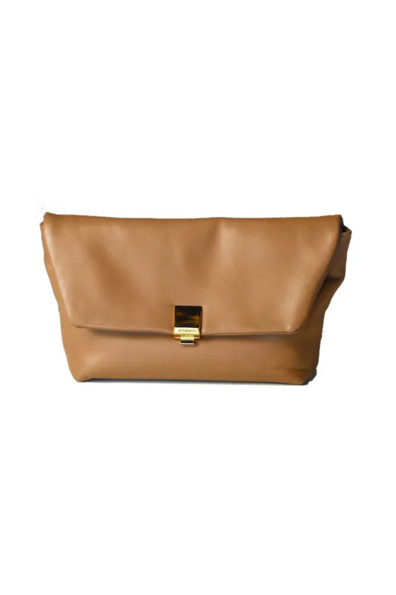 FAYE CLUTCH IN CARAMEL