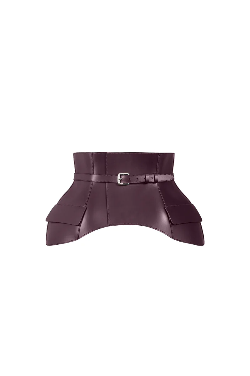 LEATHER BASQUE IN WOOD