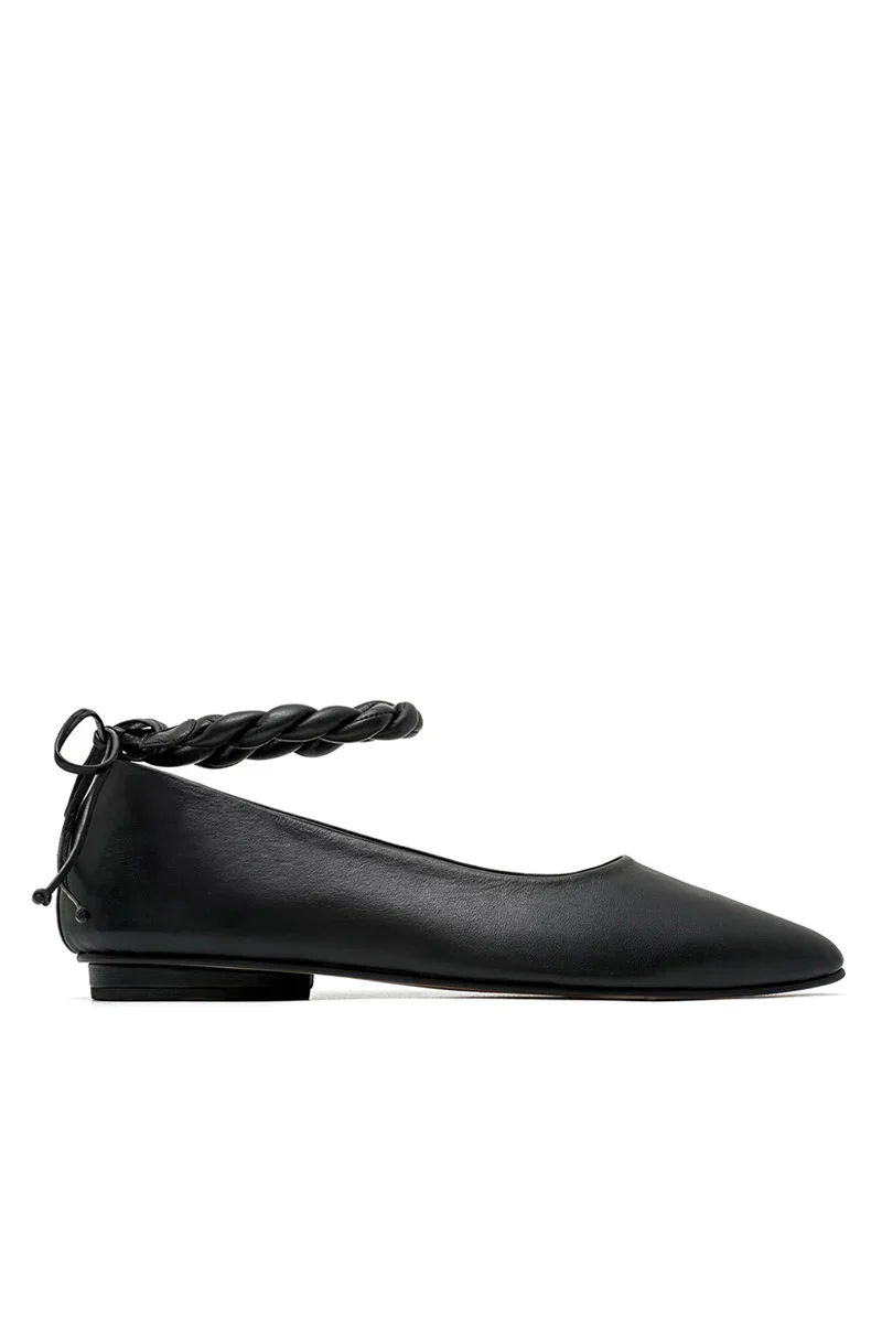 ARIA BLACK FLATS