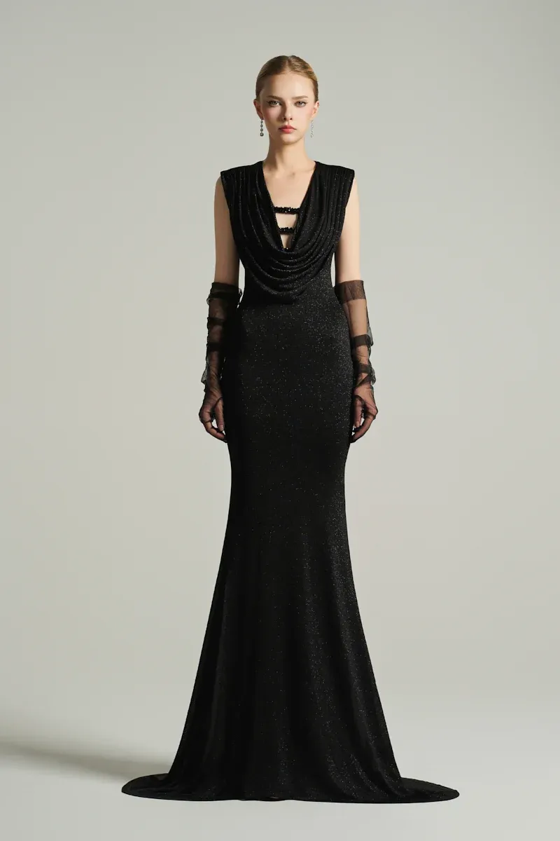 V-NECK SLEEVELESS MAXI DRESS IN BLACK - 2