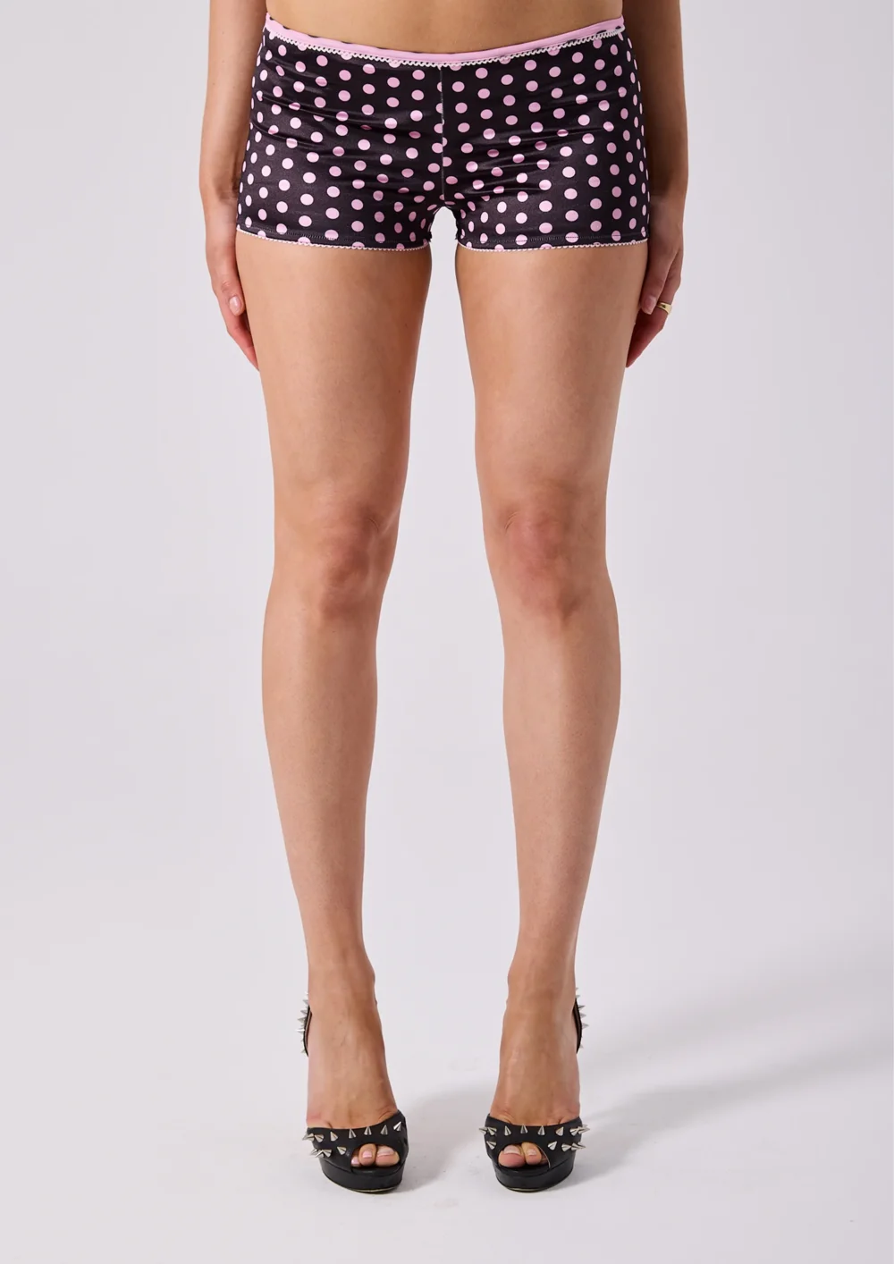 NINA SHORTS - BLACK POLKA
