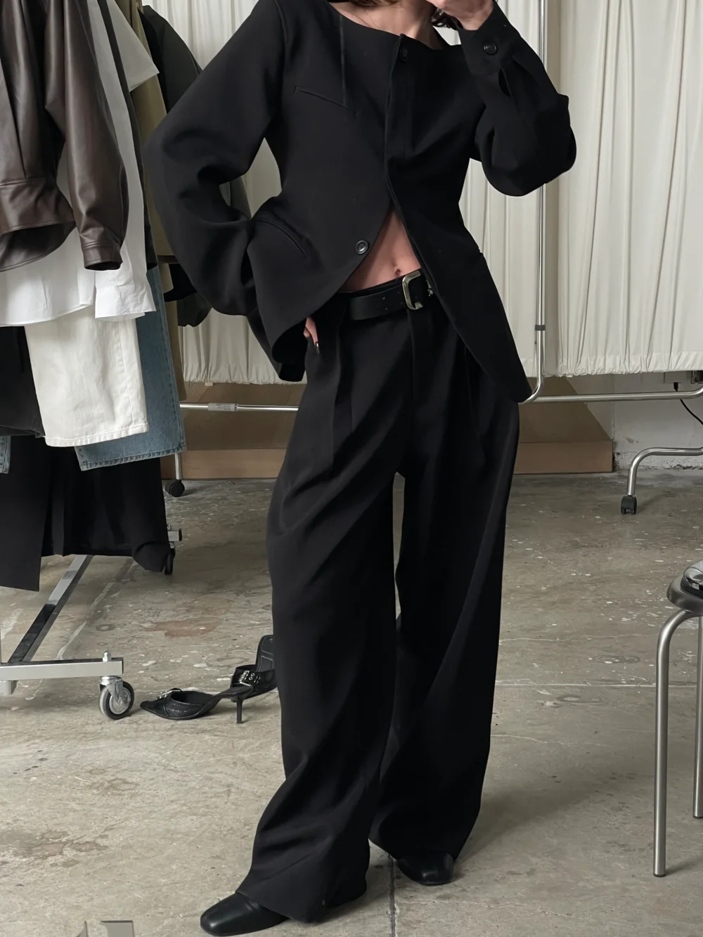 Front Pleated Belted Tailored Pants Black - 2