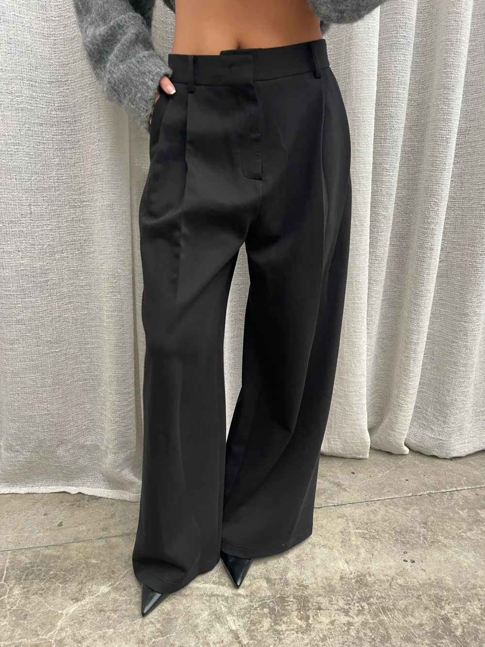 Front Pleated Jogger Pants Black