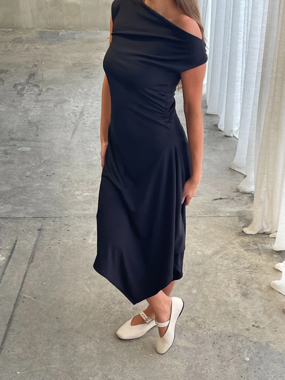 Off Shoulder Asymmetric Dress Black - 2