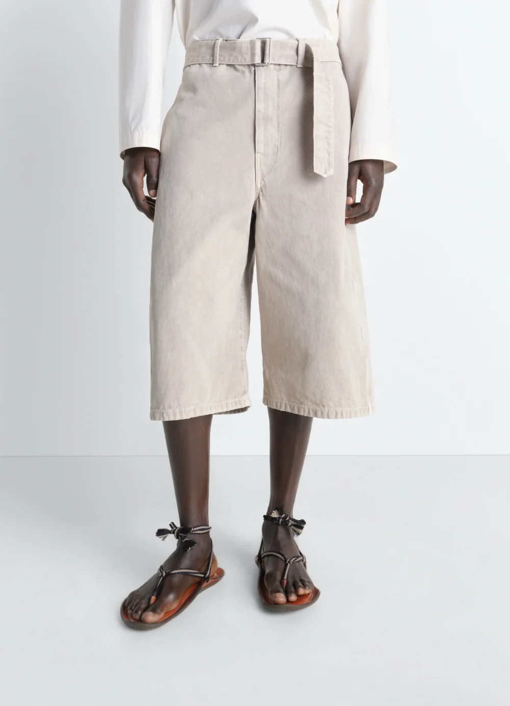 DENIM SHORT IN HEAVY BROKEN TWILL SNOW