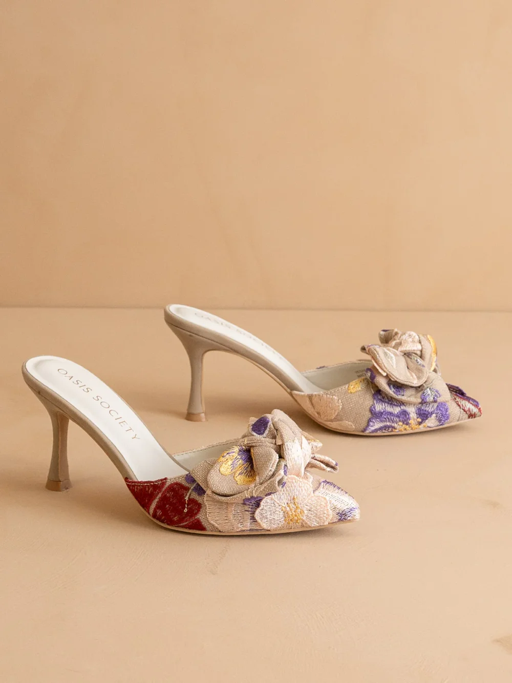 The Jane | Floral Pointed Toe Bow Accent Kitten Heel - 4