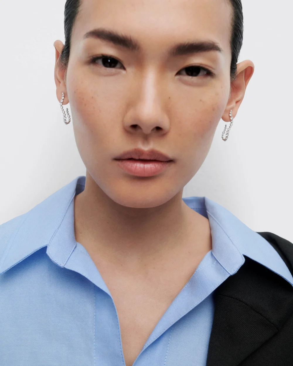 Diamonds and white gold Venus hoops - 3