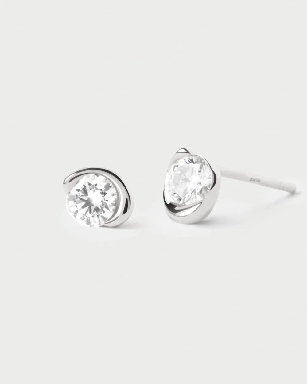 Diamonds and white gold Delia stud earrings