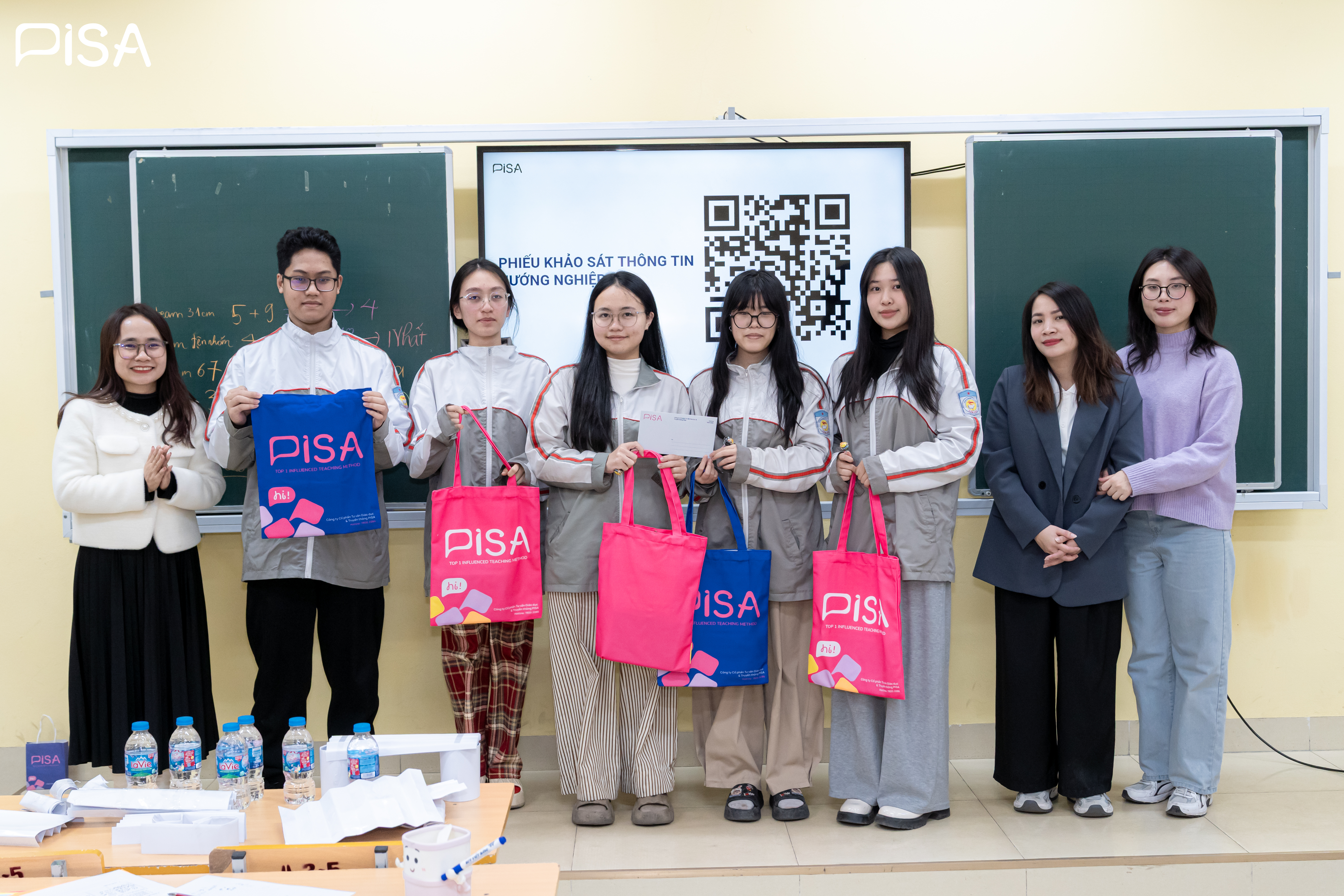 Tại PISA IELTS, học sinh kh&ocirc;ng chỉ luyện thi m&agrave; c&ograve;n được tham gia định hướng về x&eacute;t tuyển học bạ v&agrave; hướng nghiệp.
