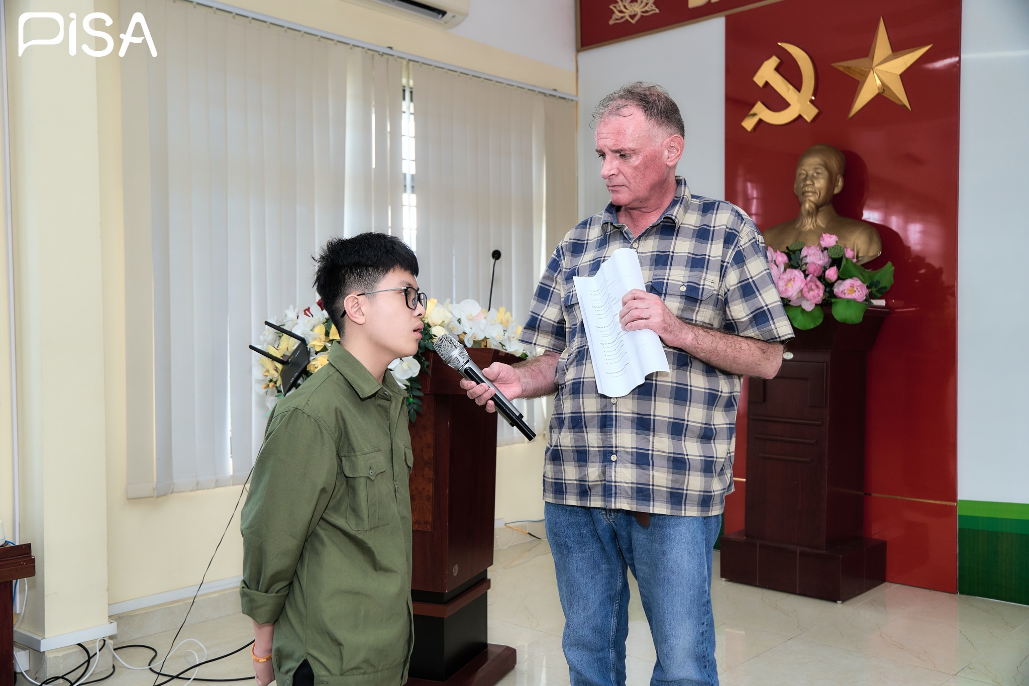 học sinh t&igrave;m hiểu lộ tr&igrave;nh du học v&agrave; IELTS