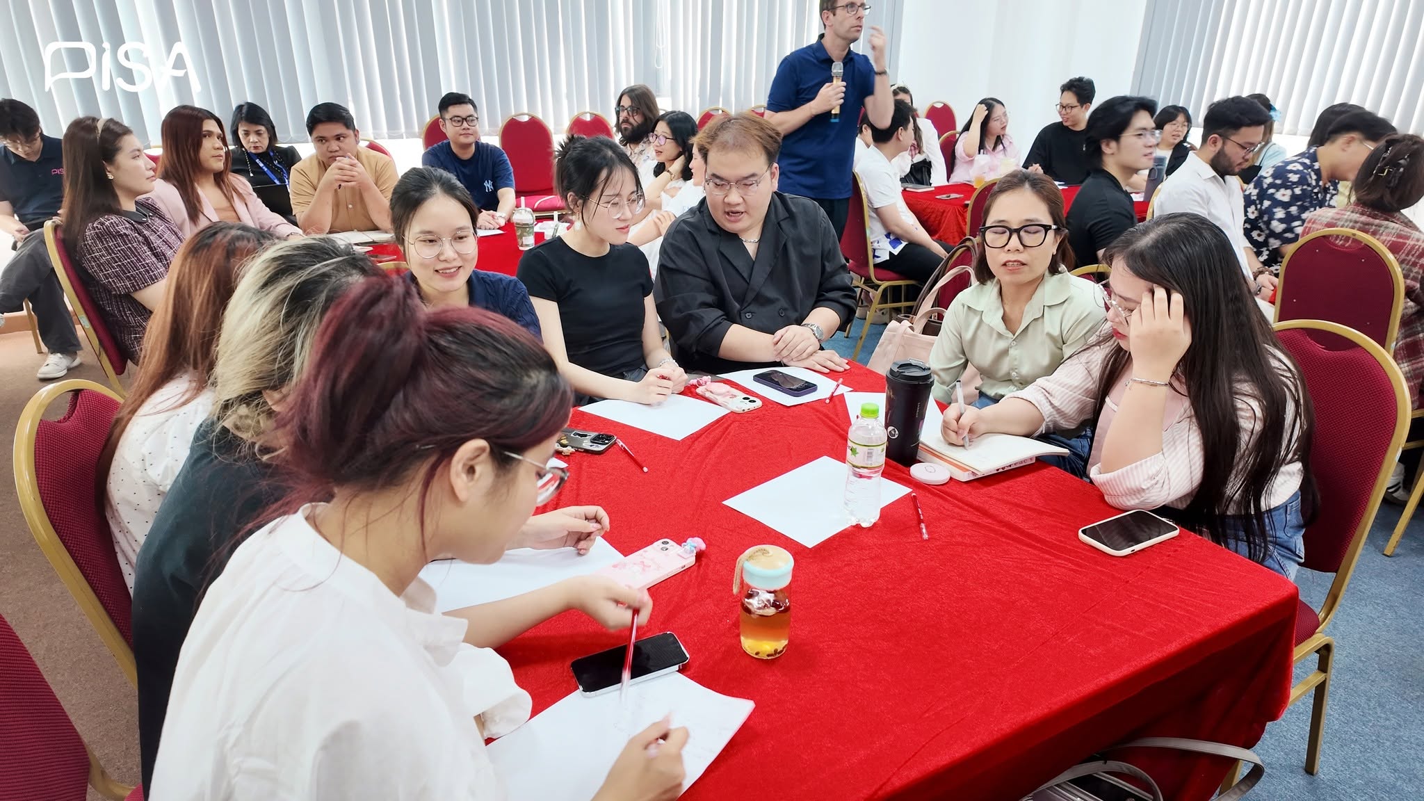 Hồ sơ to&agrave;n diện gi&uacute;p tăng khả năng nhận học bổng.
