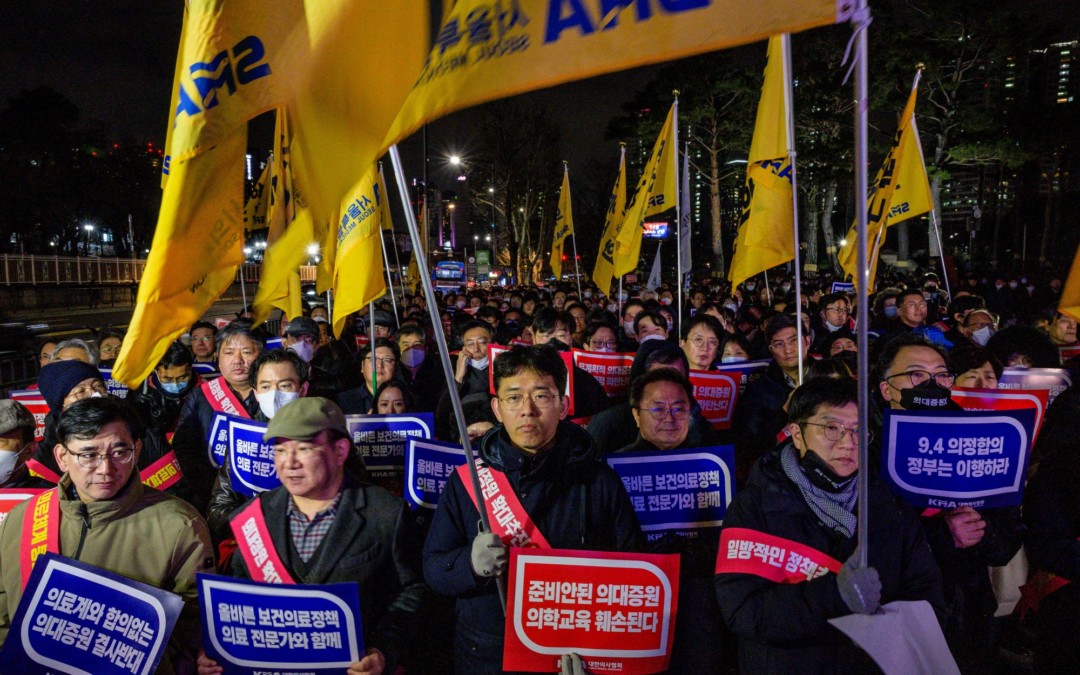 Etelä-Korean lääketieteellinen kriisi pahenee; joukkokävelyt ja lääkäreiden irtisanoutumiset jättävät potilaat pulaan