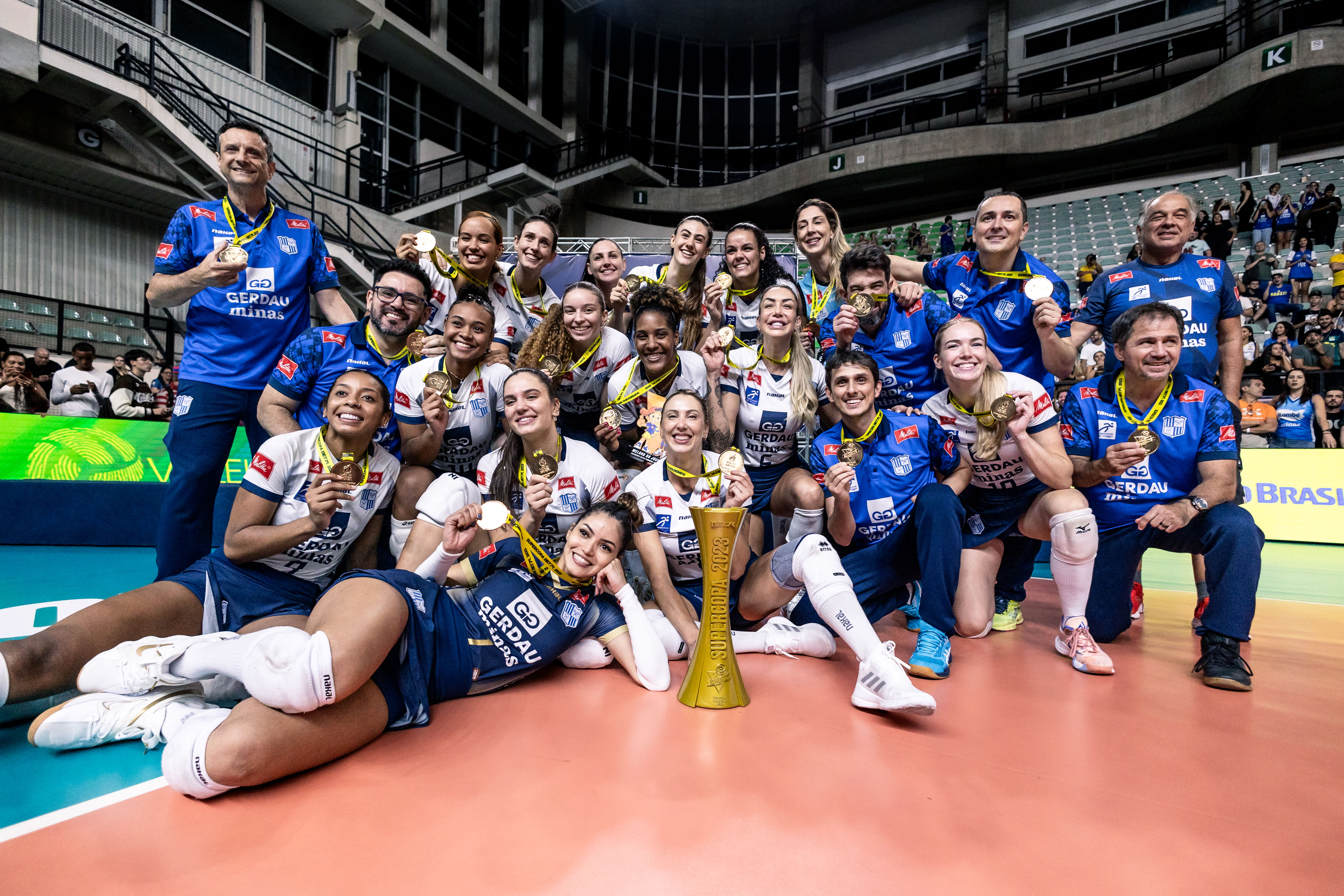 Sesi-Bauru vence o Minas e garante taça inédita da Supercopa de vôlei