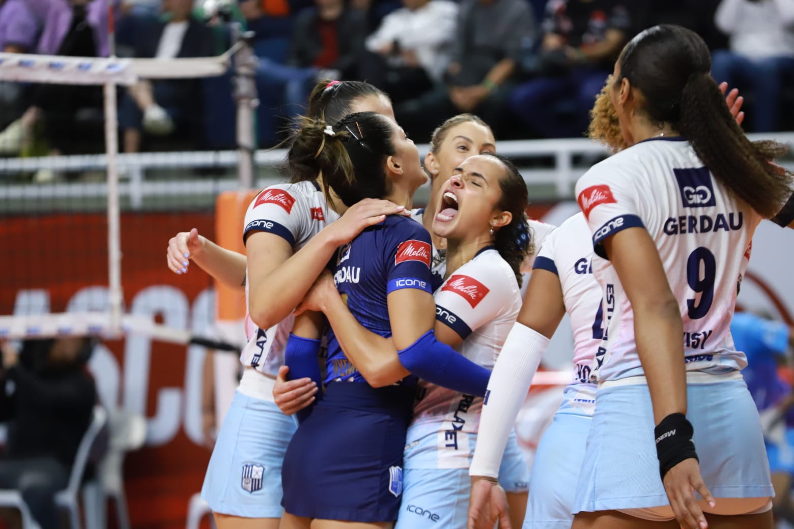 Primeiro jogo do time feminino de Tênis 