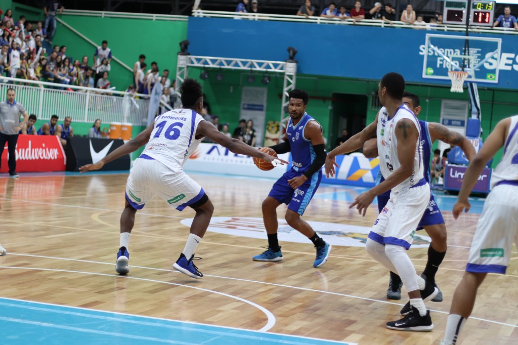 São Paulo visita o Pato Basquete pelo NBB