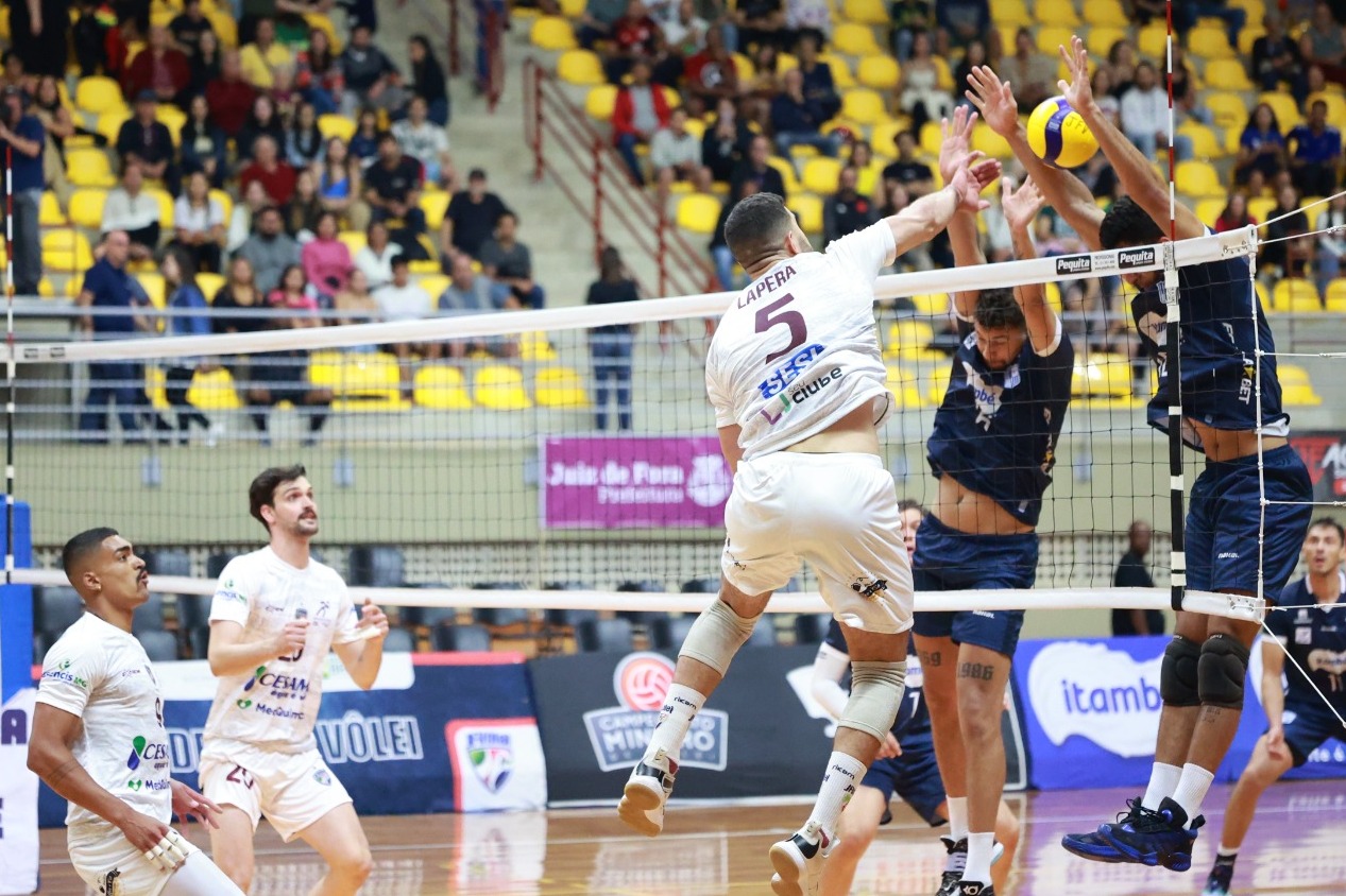 Na volta ao profissional, JF Vôlei bate Minas no tie-break na