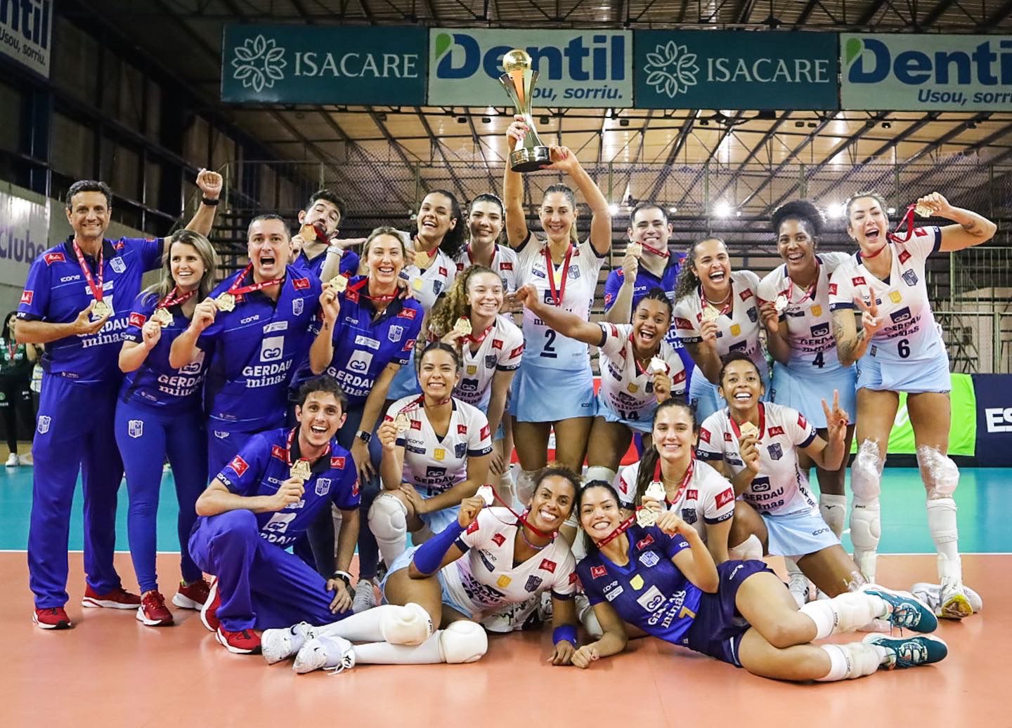 Minas vira diante do Praia Clube e fatura o Mineiro Feminino de