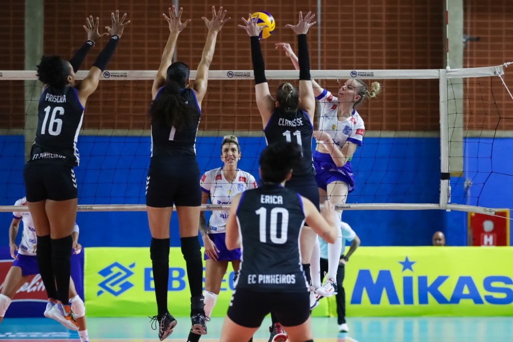 Rabadzhieva marcou 12 pontos na estreia com a camisa do Itambé/Minas (Foto: Ricardo Bufolin-ECP)
