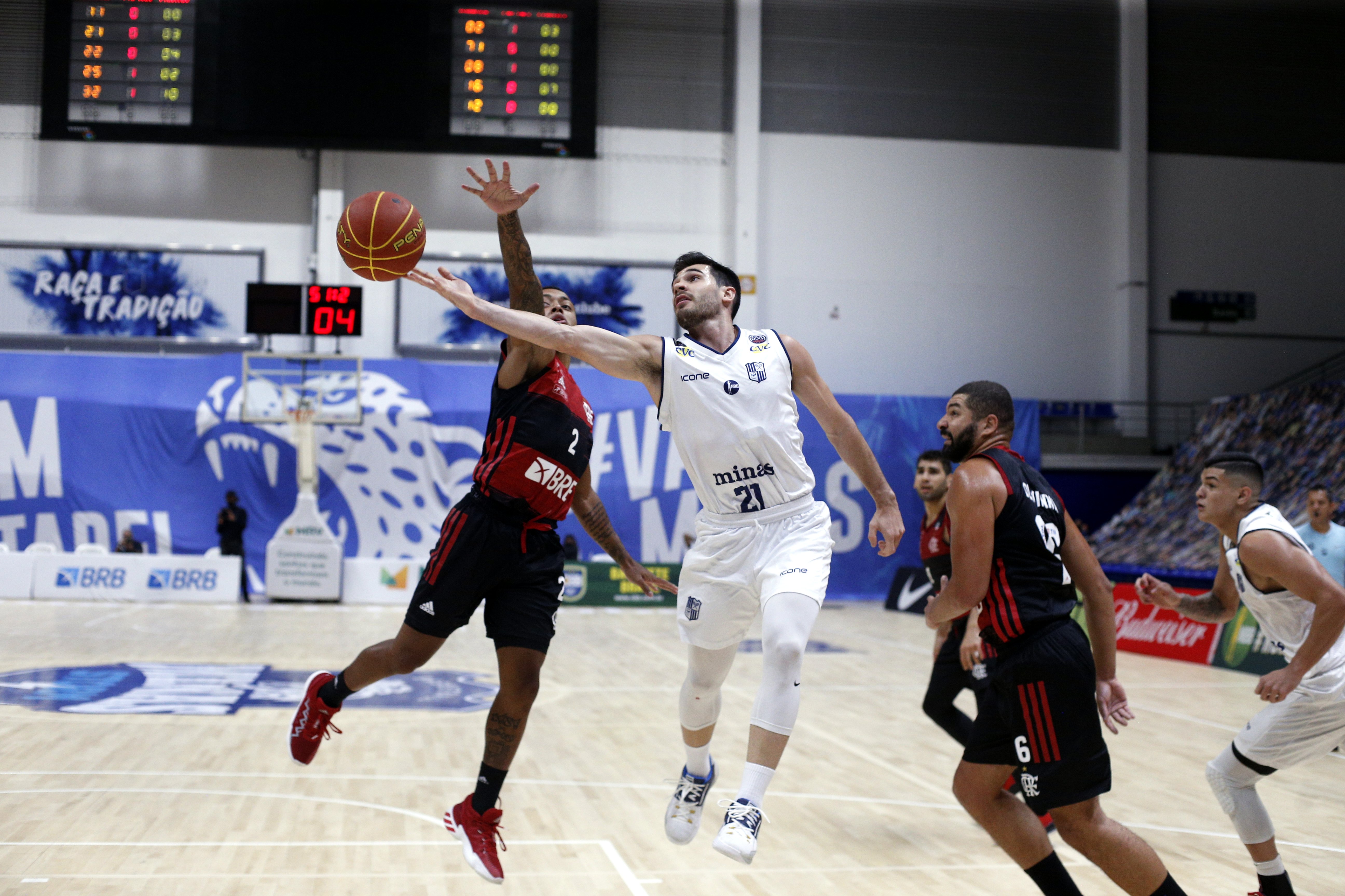 Decidido nos minutos finais, Mogi Basquete é superado pelo São