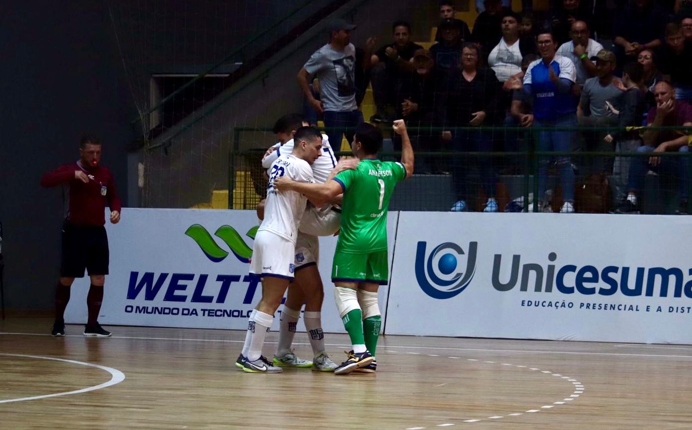 Equipe comemora o gol marcado pelo capitão Luís (Fotos: Gabo Almada)