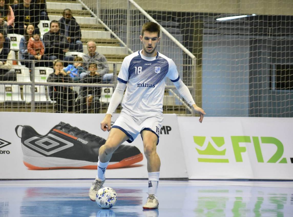 Empresa de tecnologia estampará marca nos ombros da camisa minastenista (Foto: Paulo Sauer)