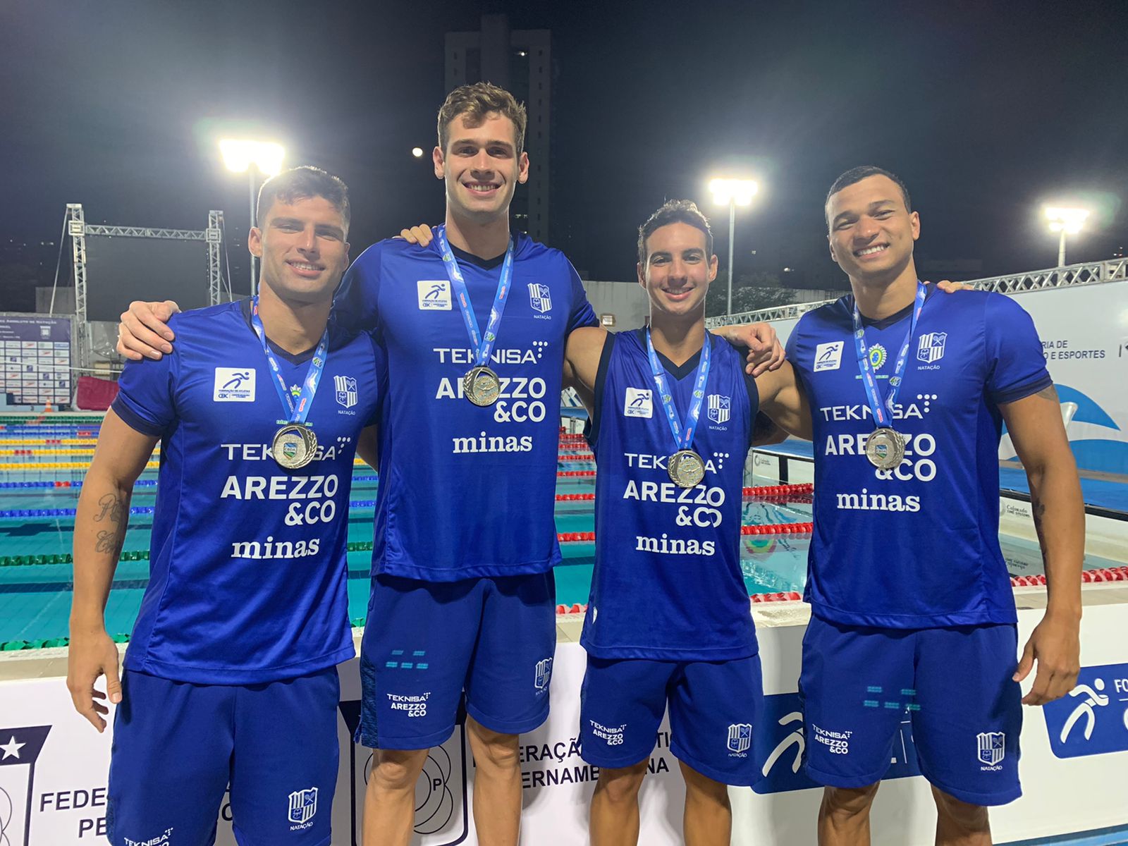 Lucas Peixoto, Luiz Gustavo Borges, Tiago Senna e Marco Antonio Junior levaram a prata no 4x100m livre