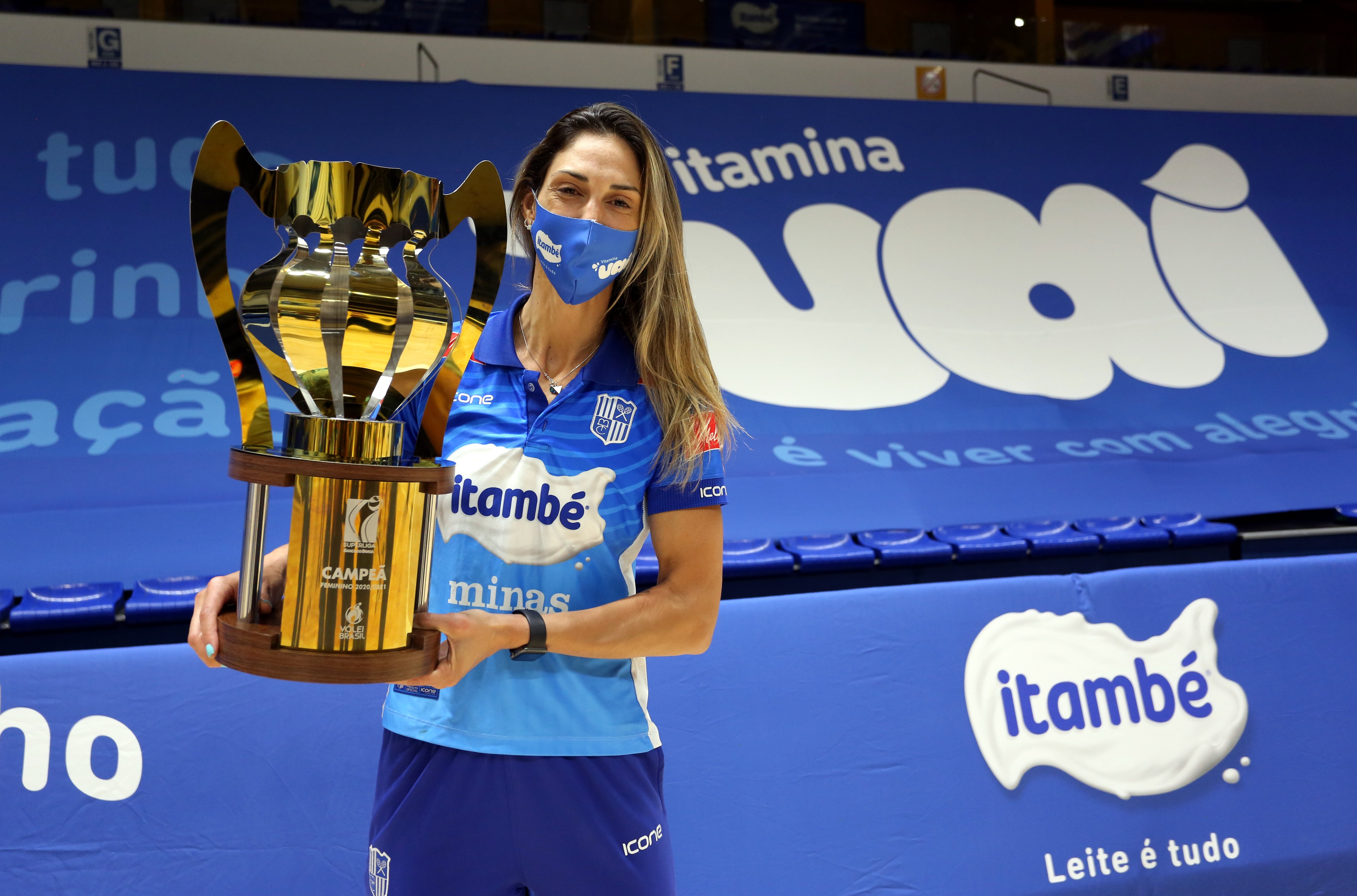 Carol conquistou o segundo título com a camisa da Superliga Feminina (Foto: Orlando Bento/MTC)