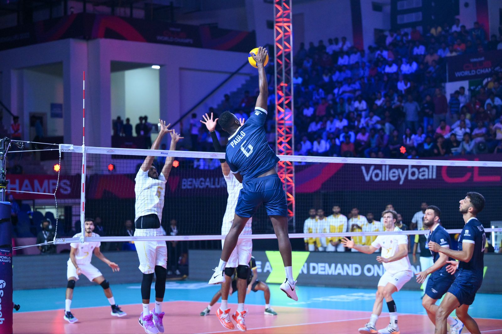 Atual campeão, Perugia é o primeiro finalista do Mundial de clubes de vôlei