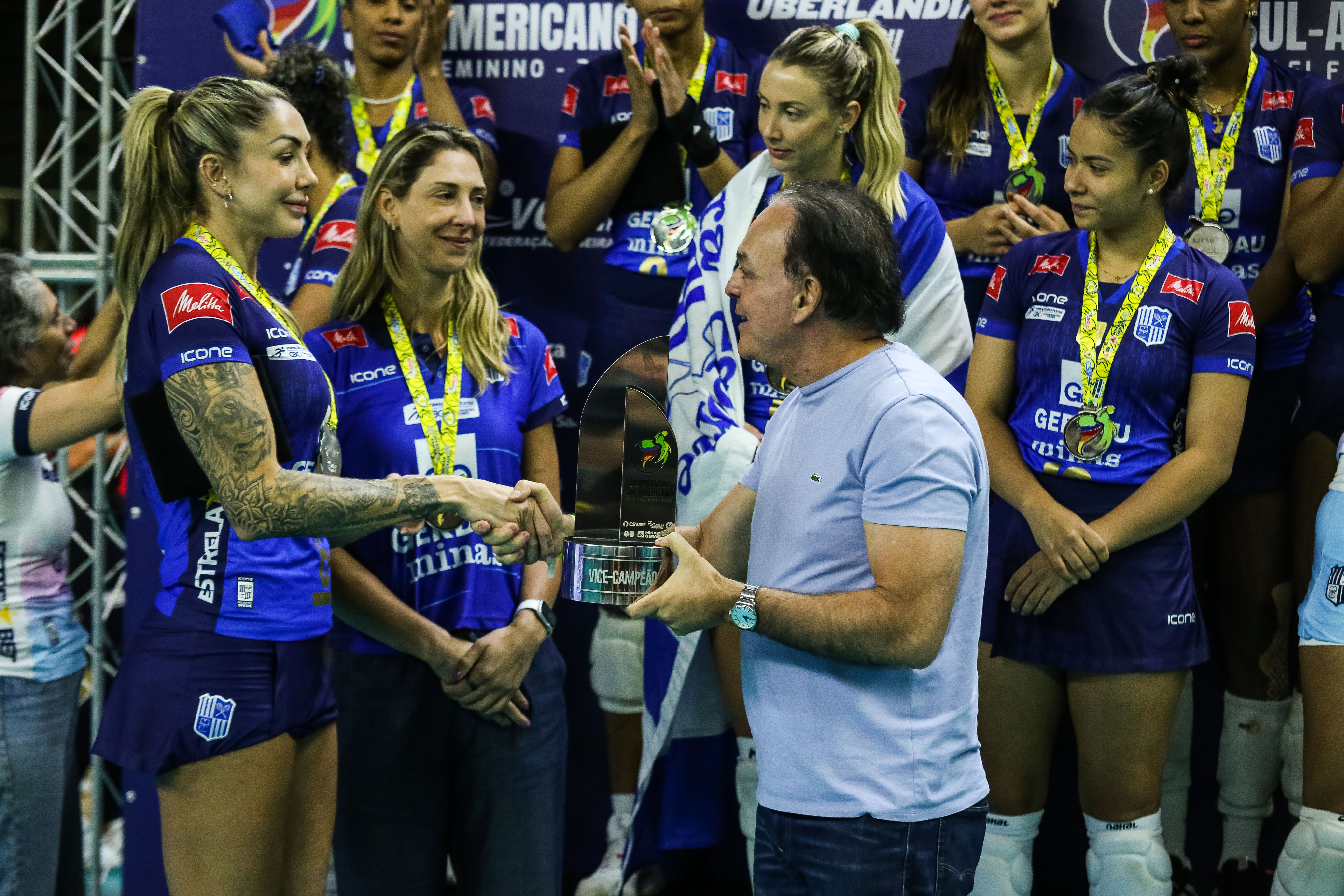 Praia Clube vence no tie-break e é campeão do Sul-Americano Feminino de  Vôlei