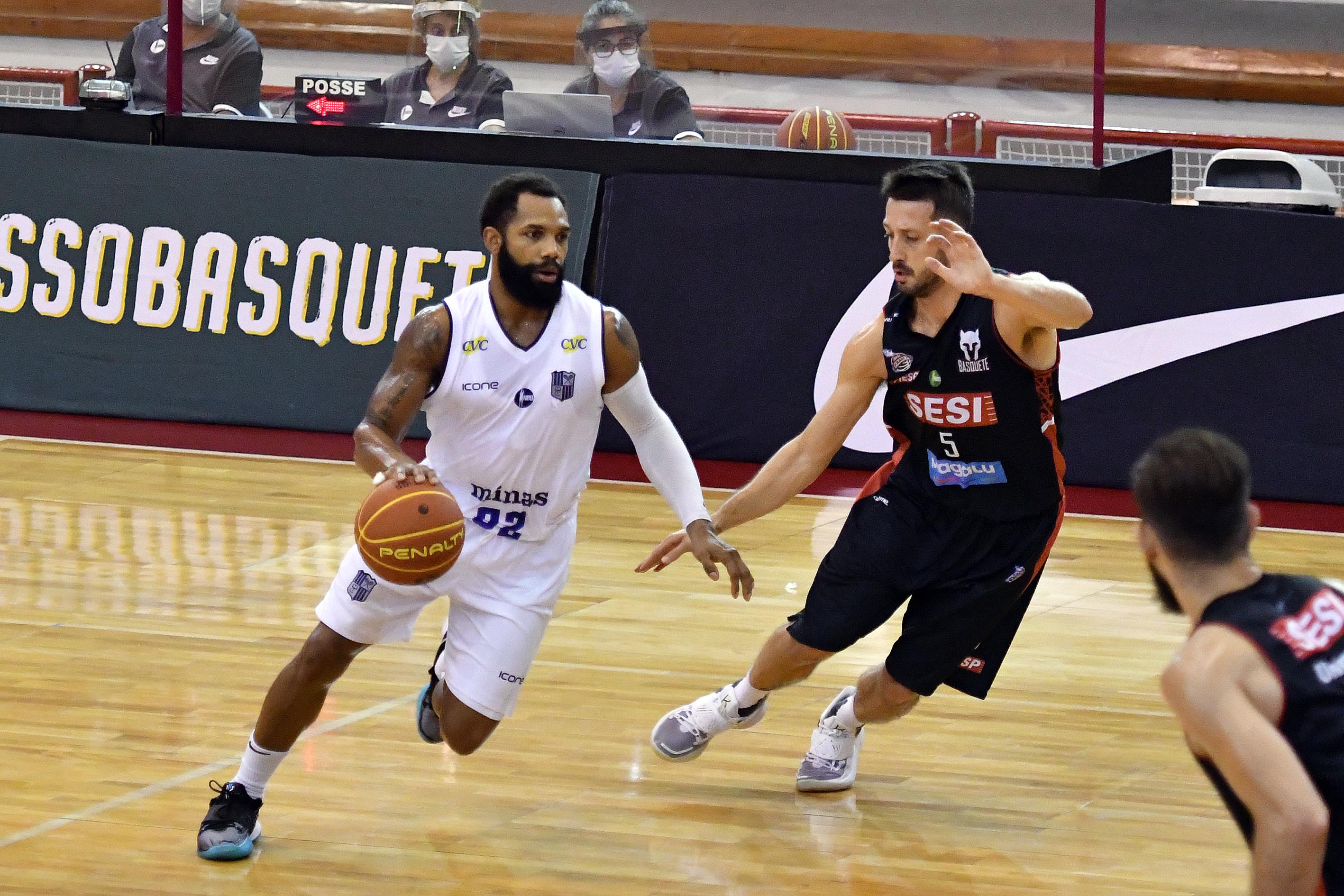 Minas vence mais uma e segue na liderança do NBB