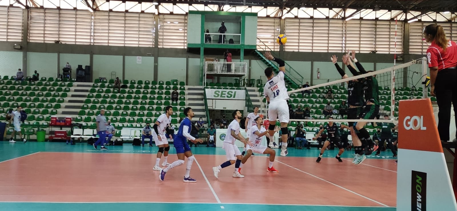 Gerdau Minas vence Brasília em jogo duro e enfrenta Praia pelo