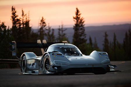 Carro elétrico de corrida da VW quebra recorde em Nürburgring