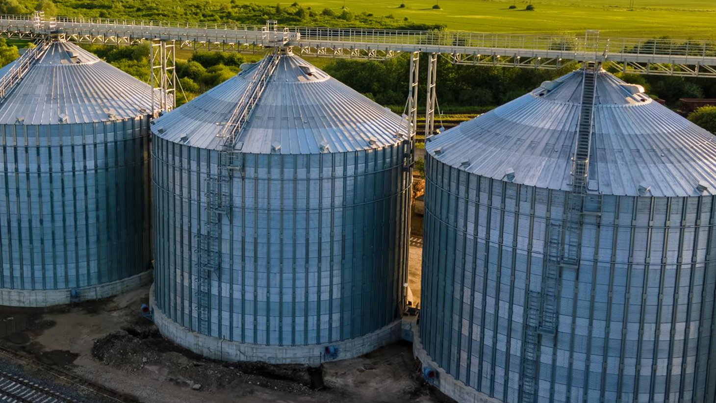 Por que explosões em silos causadas por concentrações de poeira não são incomuns e como reduzir acidentes